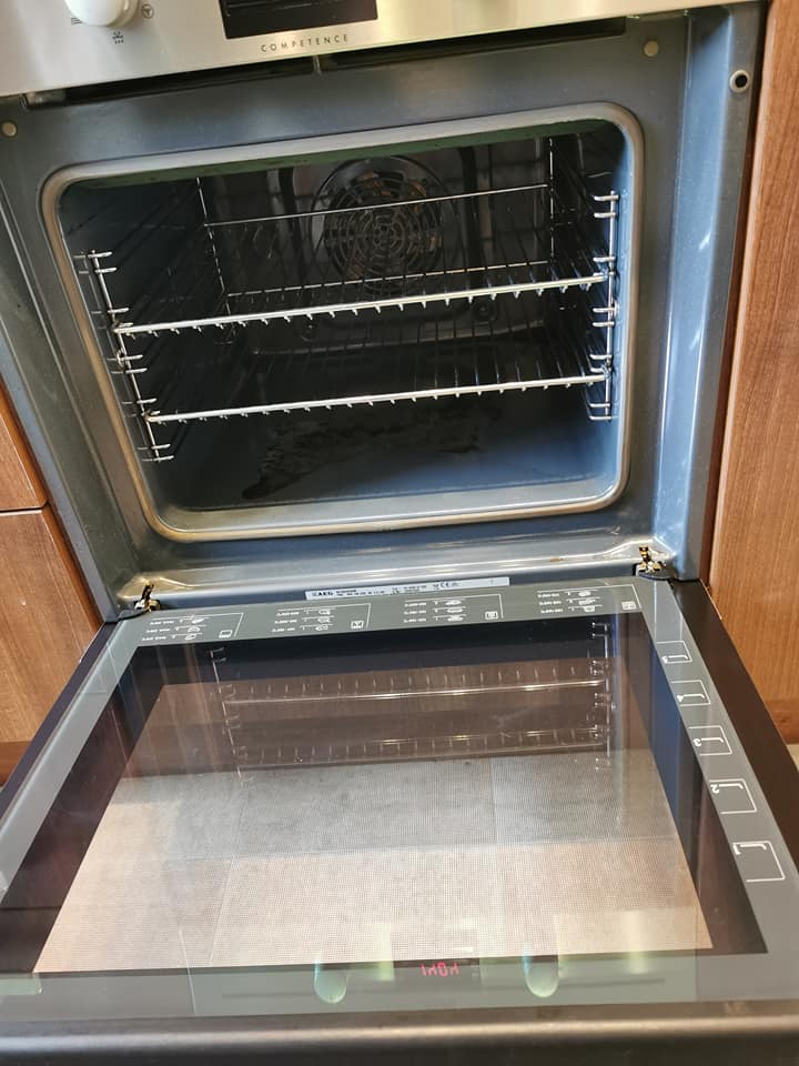 Clean oven